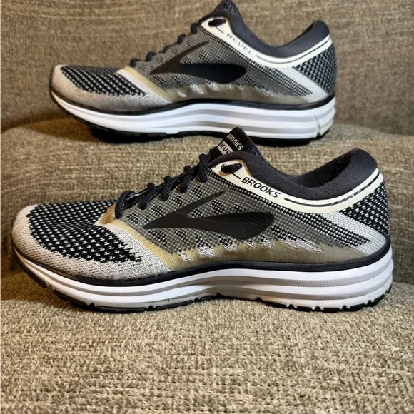 Brooks Revel Women’s Black and Gray Athletic Shoes Size 8 - Picture 2 of 9